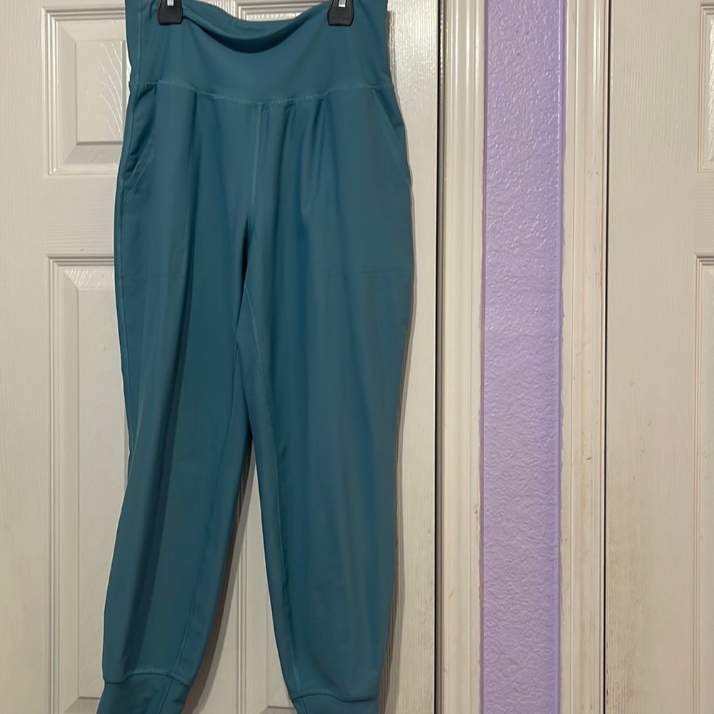 Women’s Old Navy Active Jogger size Medium